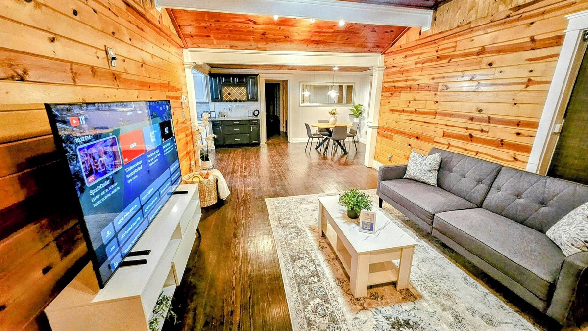 McKinney Cottage | Modern Cabin Style Cottage 1-Block from Historic Downtown McKinney