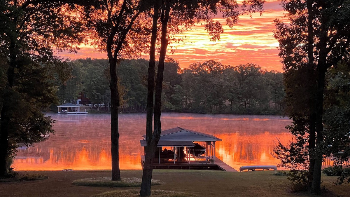 Littleton Cabin | MODERN CABIN, UNBEATABLE LOCATION ON LAKE GASTON- LIZARD CABIN