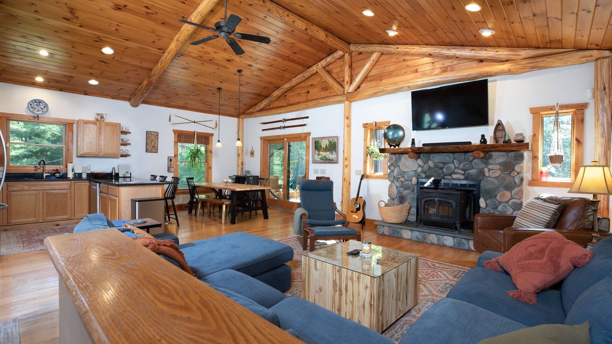 Chestertown Cabin | Modern Cabin w/Hot Tub-Minutes to Lakes & Skiing