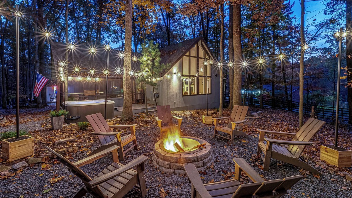 The Woods Cabin | Modern Cabin - w/Hot Tub, Arcade, Fire Pit & Pets + Pool/Pickleball/Gym Access
