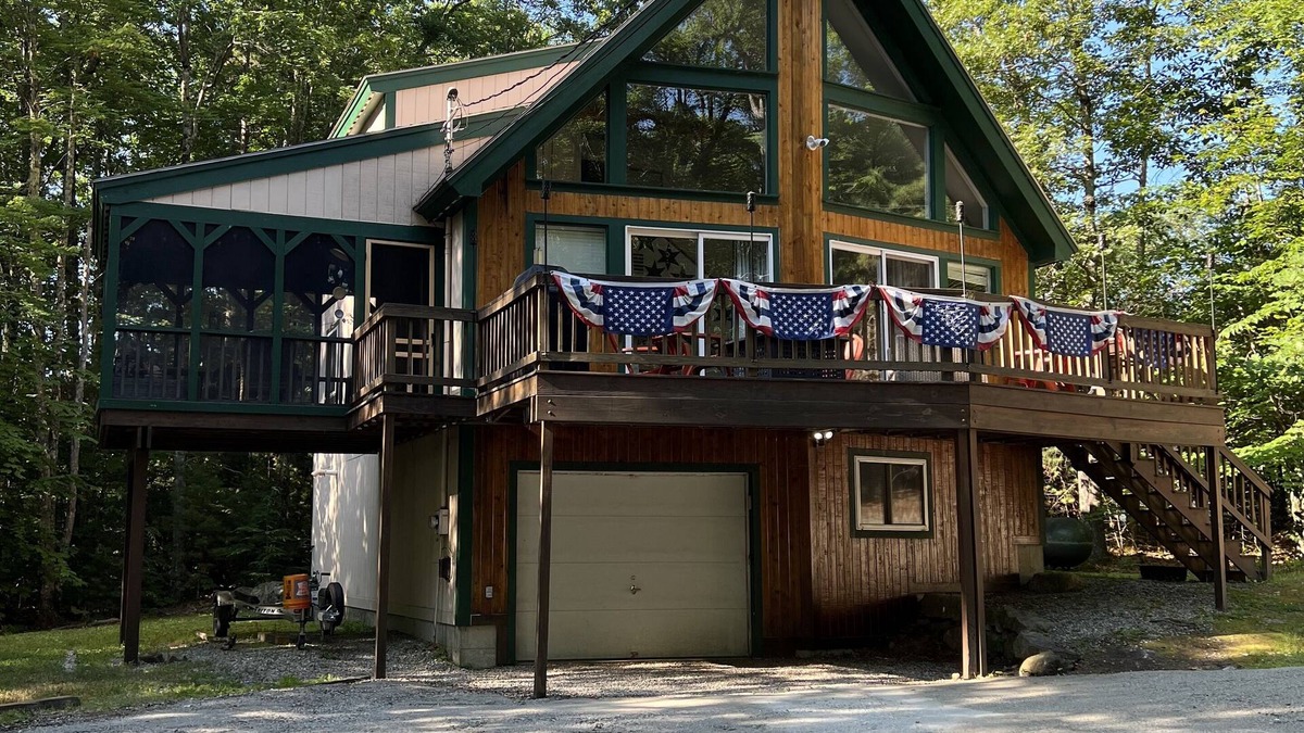 Moultonborough Cabin | Modern cabin with Central AC in Moultonborough, access to Lake Winnipesaukee.
