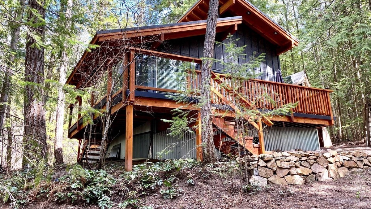 Blind Bay Cabin | Modern cabin with private beach access in Blind Bay!