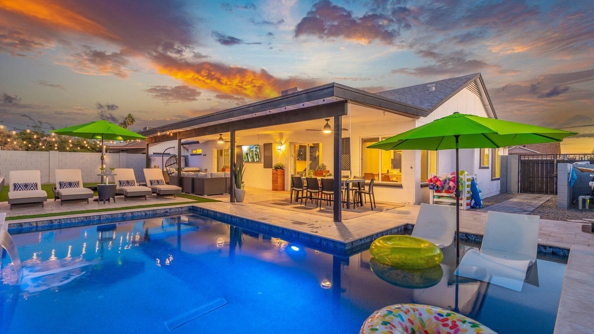Westgreen Estates House | Modern Cactus - Heated Pool and Hot Tub