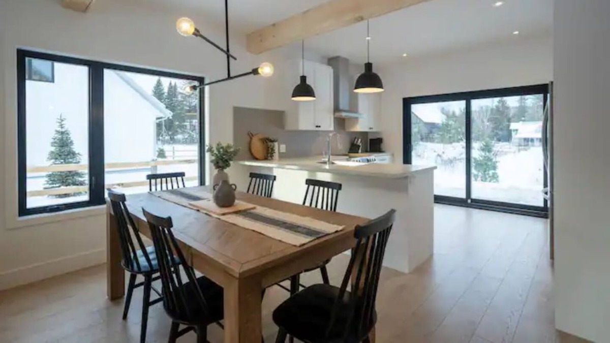 Arundel Cabin | Modern Canadian farmhouse across from golf course