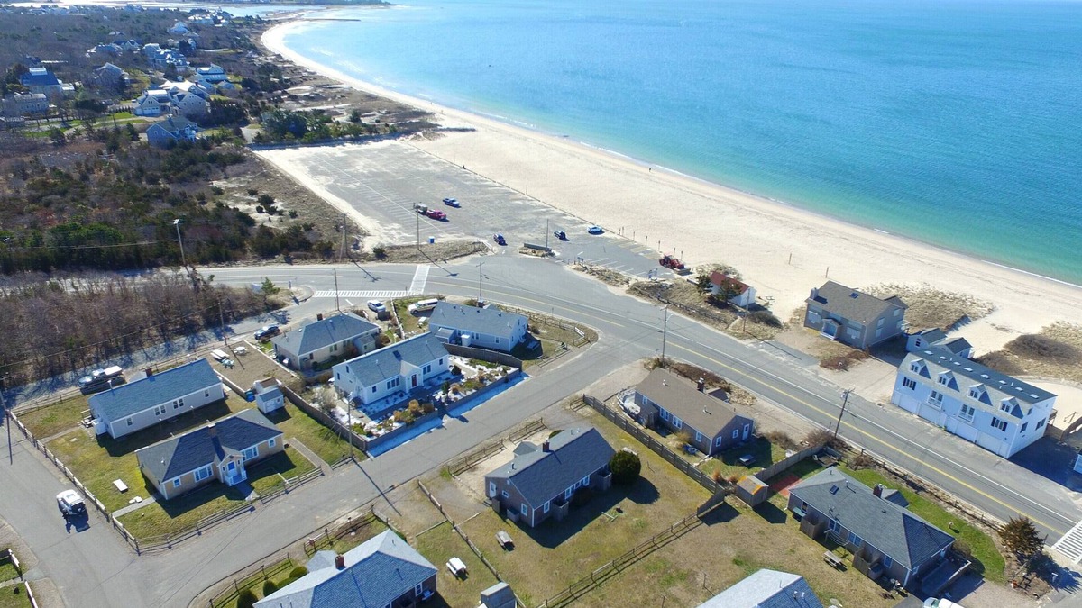 West Hyannisport Cottage | Modern Cape Cod Cottage: Walk to Craigville Beach