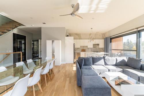 Stamford Villa | Modern Catskill House & Lake NY with hot tube on the roof