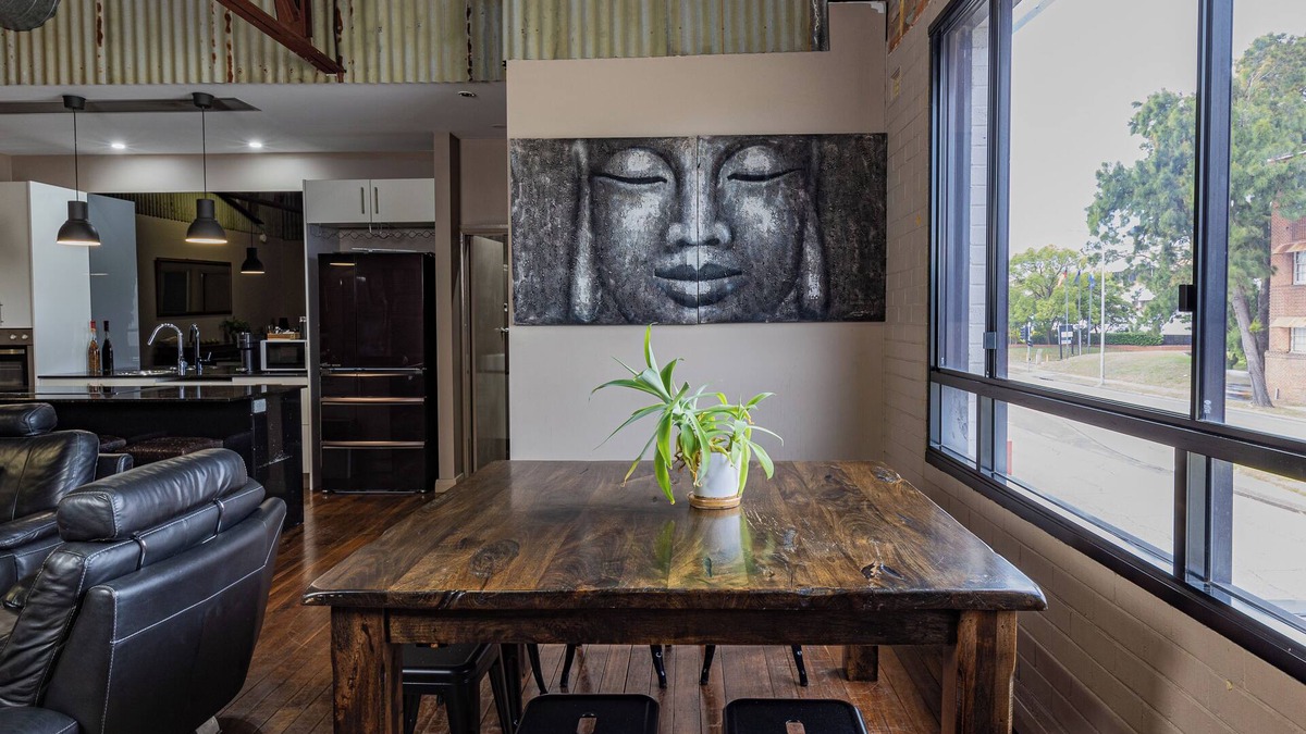 Newcastle West Apartment | Modern CBD Apartment | Stylish