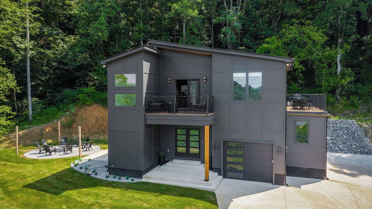 Smithville House | Modern Center Hill Lake House - Lake Views & Access - Fire Pit