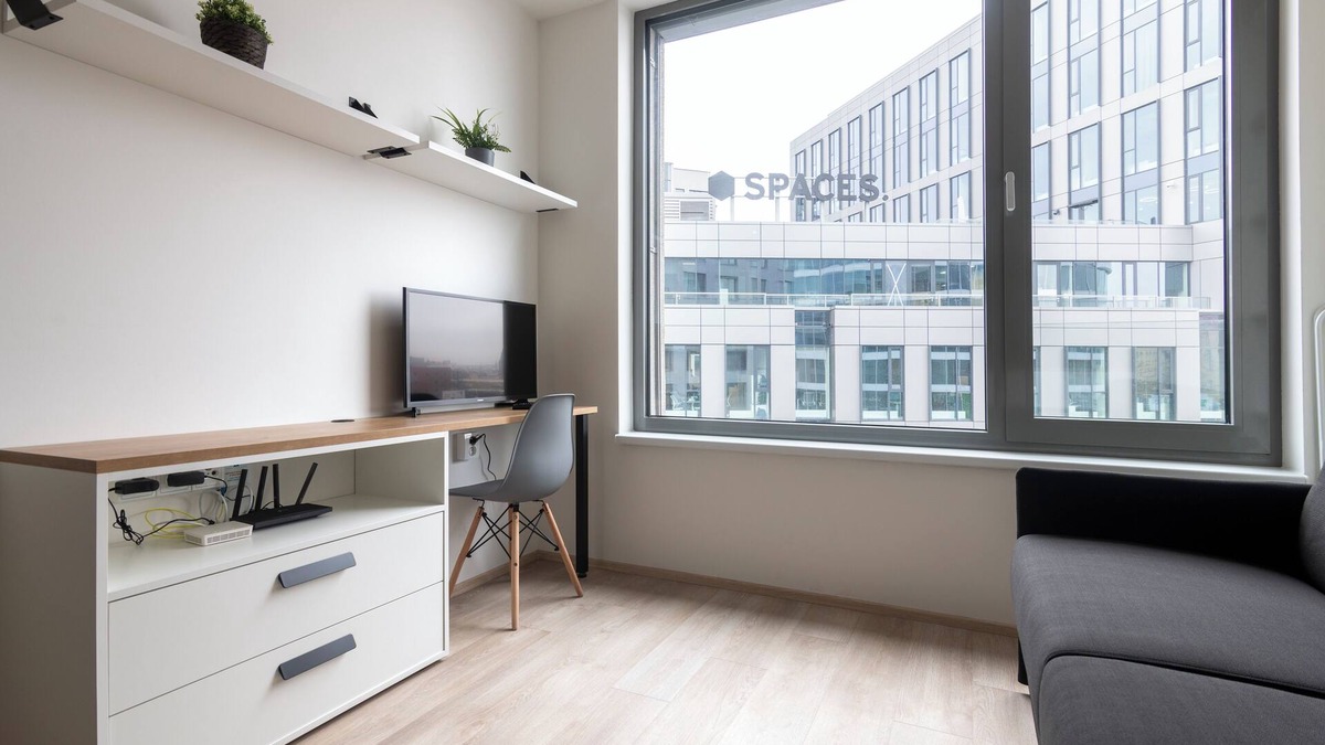 Smichov Apartment | Modern Central Studio 1Gbps WiFi SMART TV 𝗔/𝗖