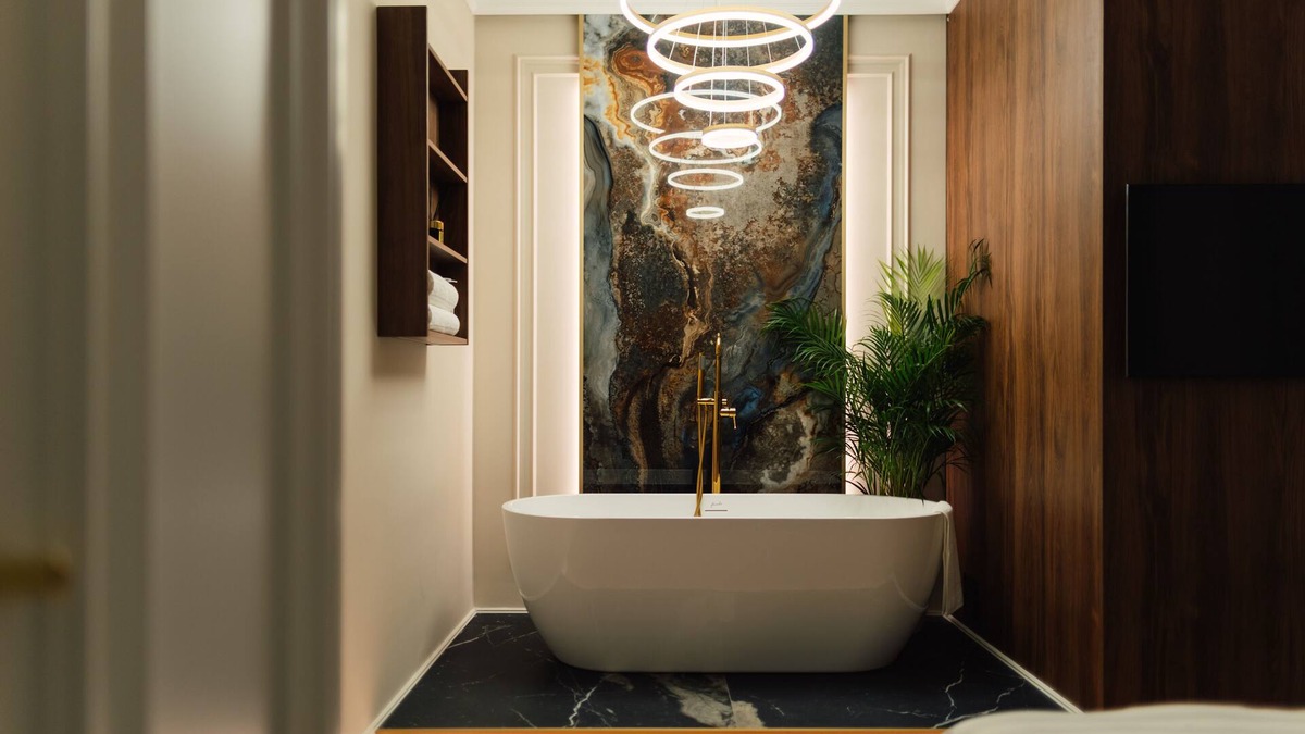 Baia Mare Apartment | Modern¢ral apartment with a gorgeous bathtub inside one of the two bedrooms.