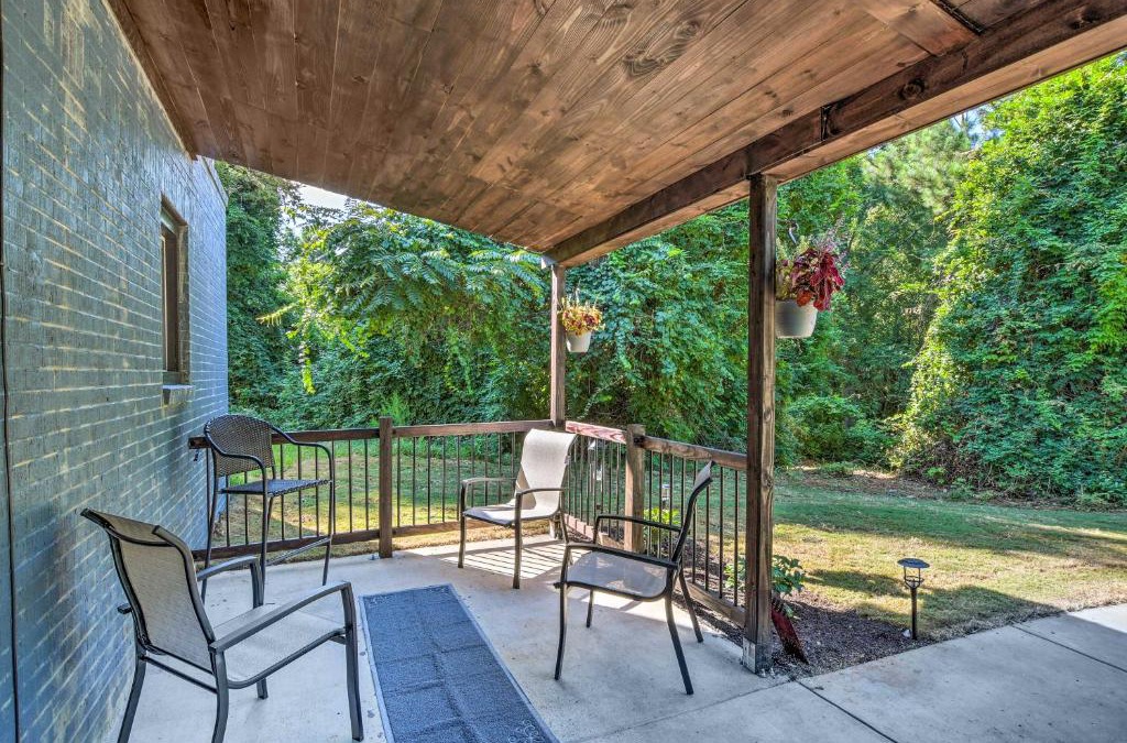 Central Apartment | Modern Central Apartment with BBQ Patio and Yard!