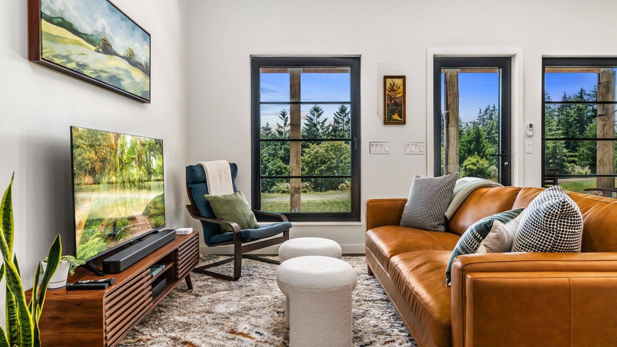 Sequim Apartment | Modern Chalet ADU with Hot Tub, Fire Pit & EV Charger