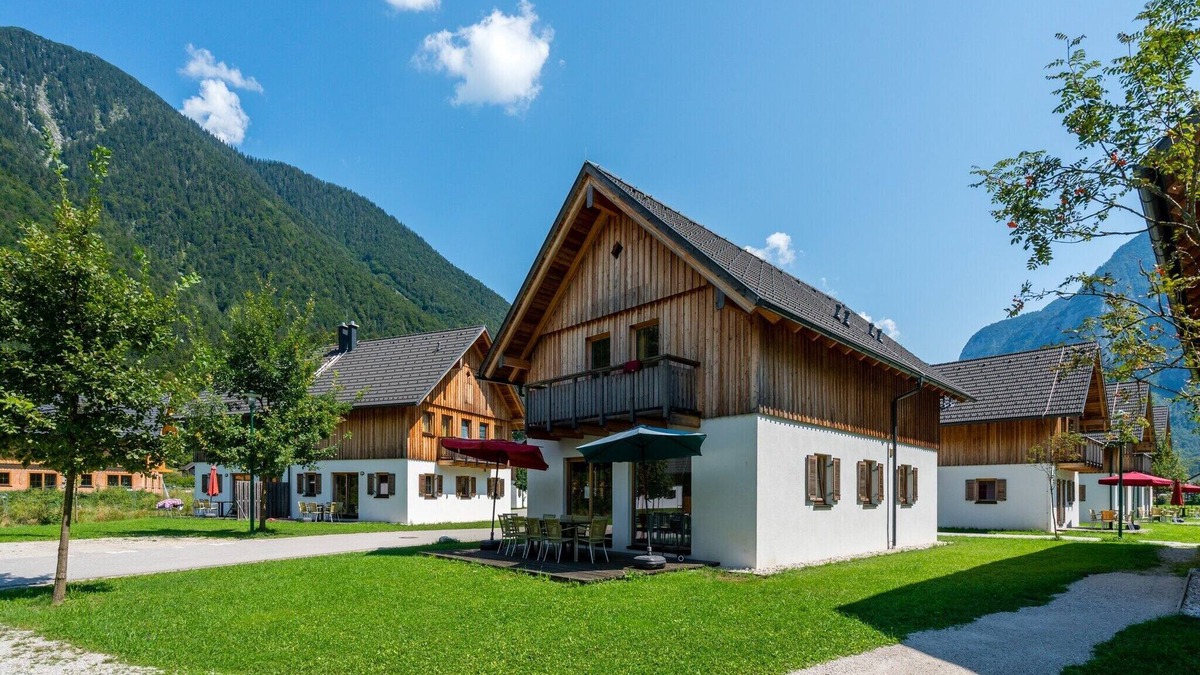 Obertraun Ski Chalet | Modern Chalet in Obertraun with Terrace