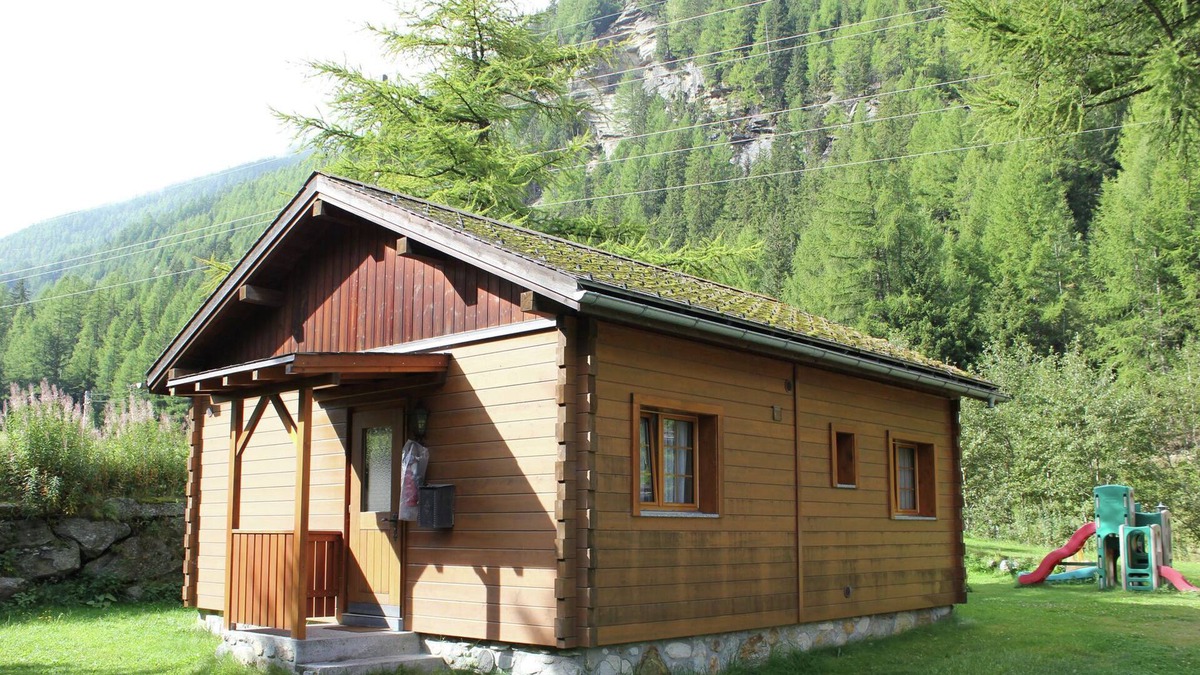 Saas-Balen Ski Chalet | Modern Chalet in Saas-Balen with Garden