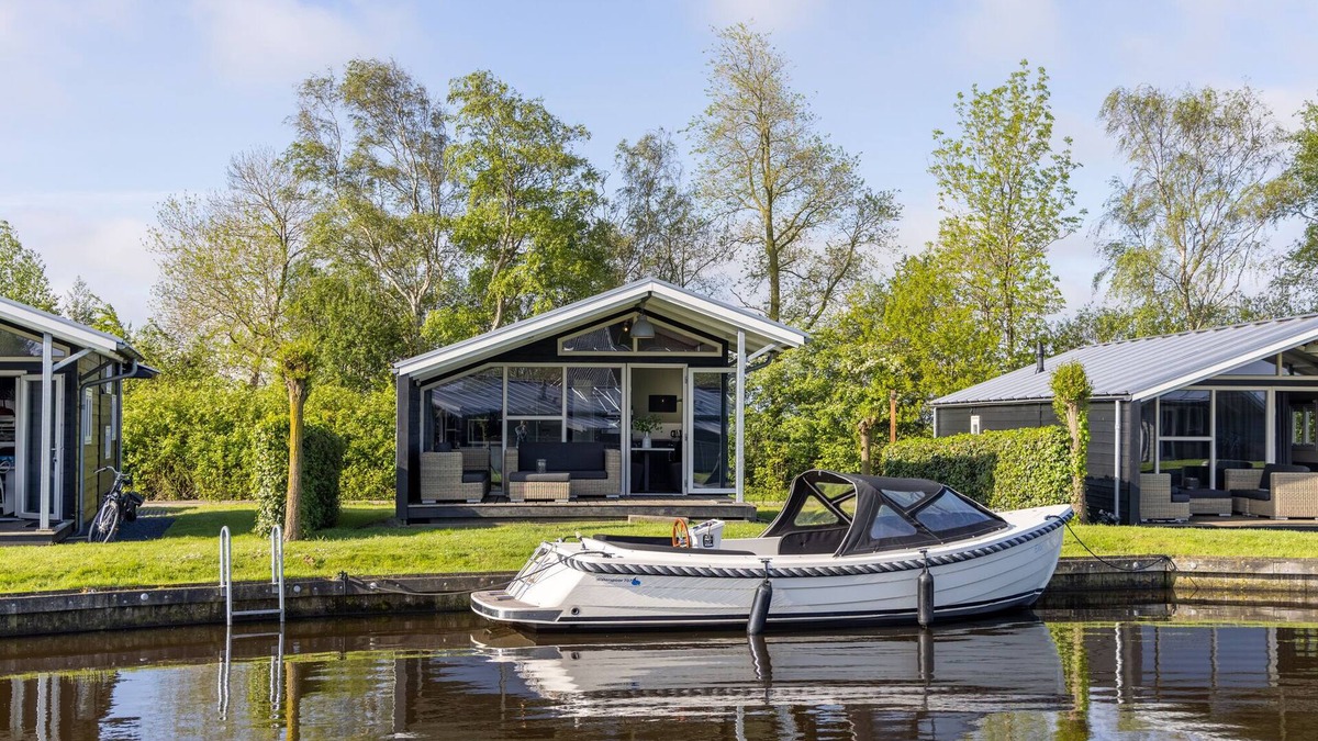 Terkaple House | Modern chalet near Lake Sneek
