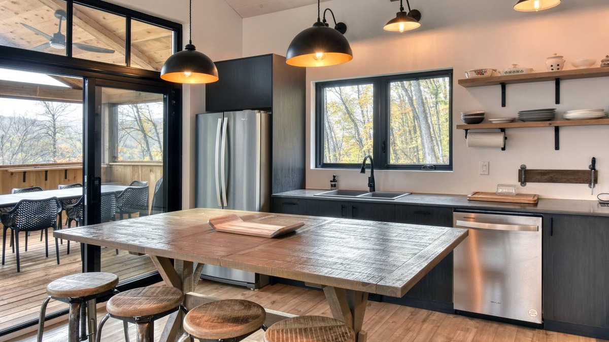 Nominingue Ski Chalet | Modern Chalet with Dock & Spa - Cordon 144
