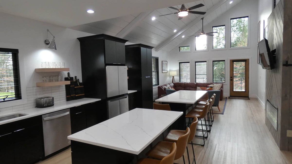 Monticello Ski Chalet | Modern Chalet with Hot Tub and Lake Access