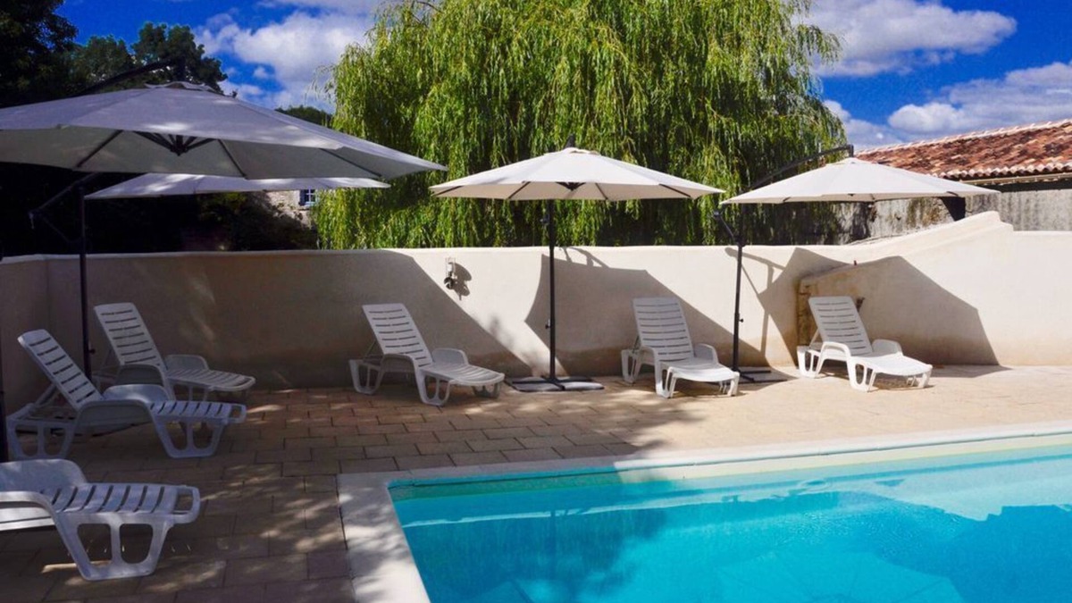 Nere Cottage | Modern Charentais gîtes, heated pool, free wifi. Kids can be kids & adults relax