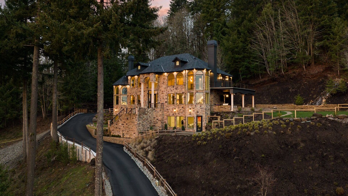 Washougal House | Modern Chateau on private hillside with breathtaking views of the Columbia River