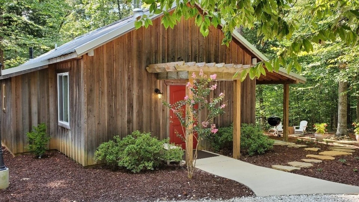 Springville Cottage | Modern Chef's Cottage + Fishing & Trails