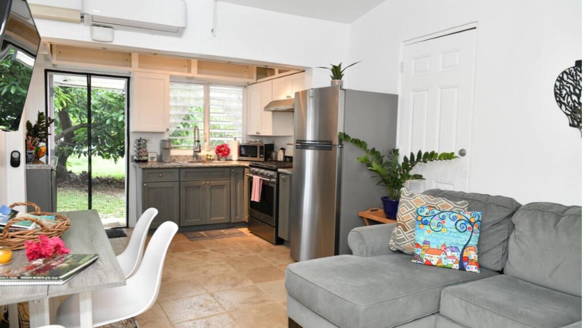 Estate Whim Apartment | Modern Chic 1BR Apt w/W/D & Island Fruit Garden