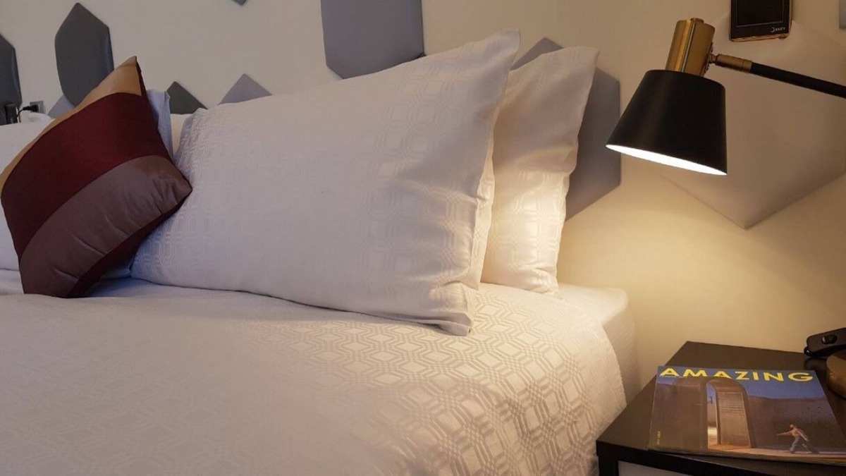 Hengchun Apartment | MODERN CHIC NEW APARTMENT close to great food, beach, A/C, balcony views, wi/fi.