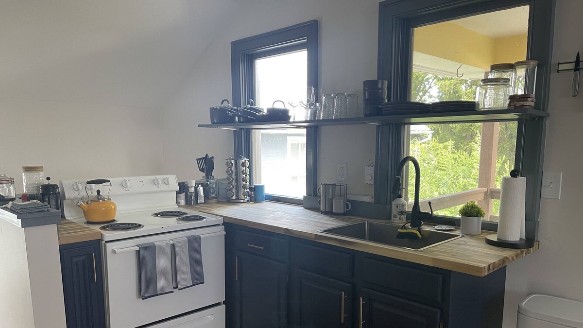 Shepherdstown Apartment | Modern chic spacious apartment - One minute walk downtown!!