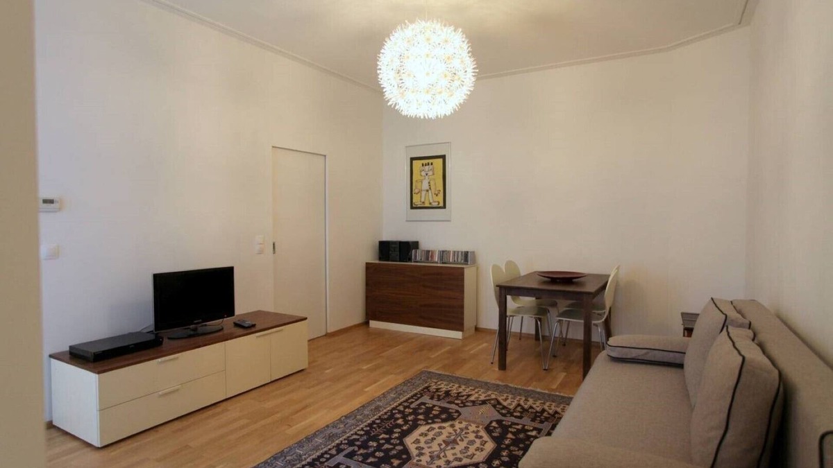 Brigittenau Apartment | Modern city apartment with balcony