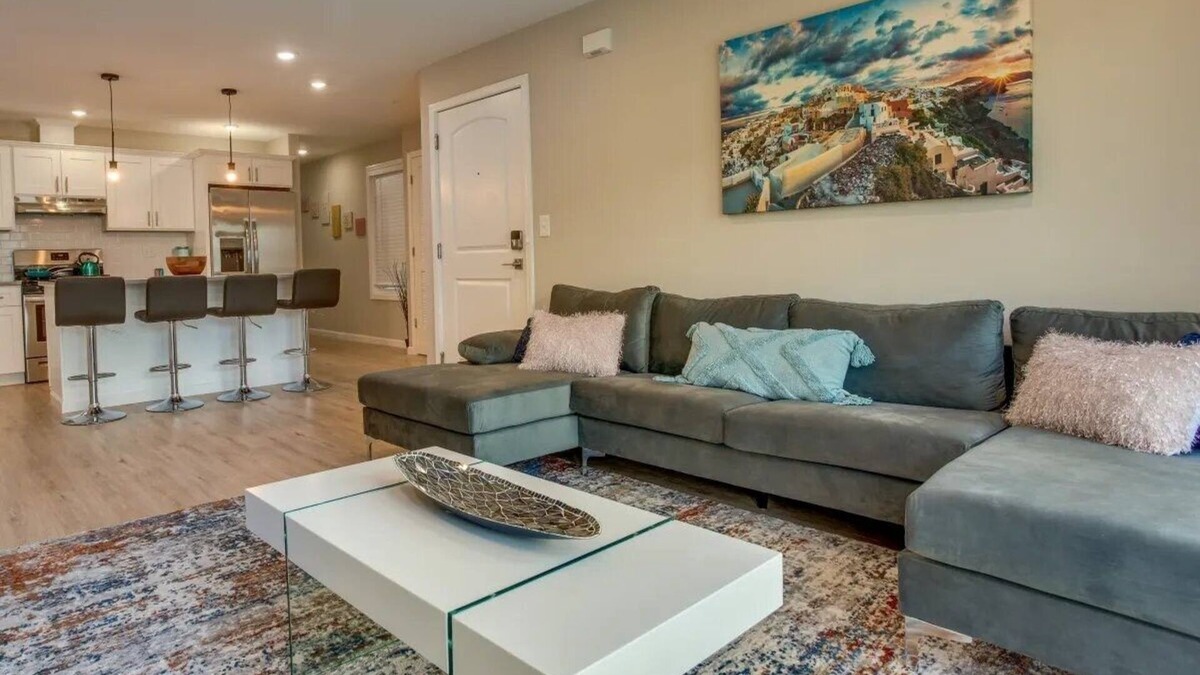 Ampere House | Modern City Getaway Near Downtown Newark & NYC
