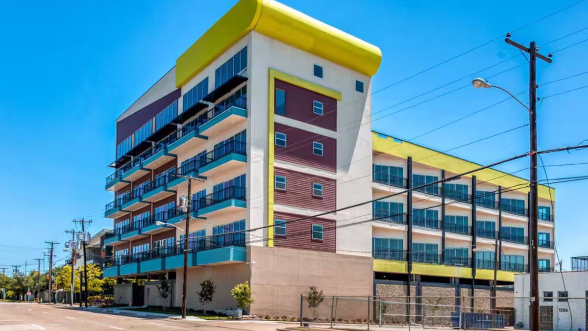 Cedars Apartment | Modern Cityviews I Gym I Free Parking