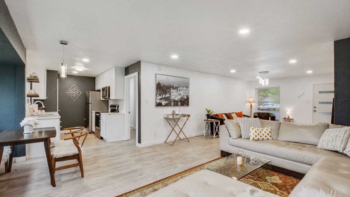 Austin House | Modern. CLEAN. 5mi 2 Airpt&Dwtn. Great for family, friends & business.