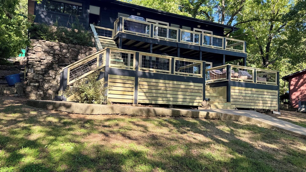 Cherokee Village House | Modern, clean, lakefront home with fire pit, grill kayaks & so much more. ⭐️⭐️⭐️⭐️⭐️
