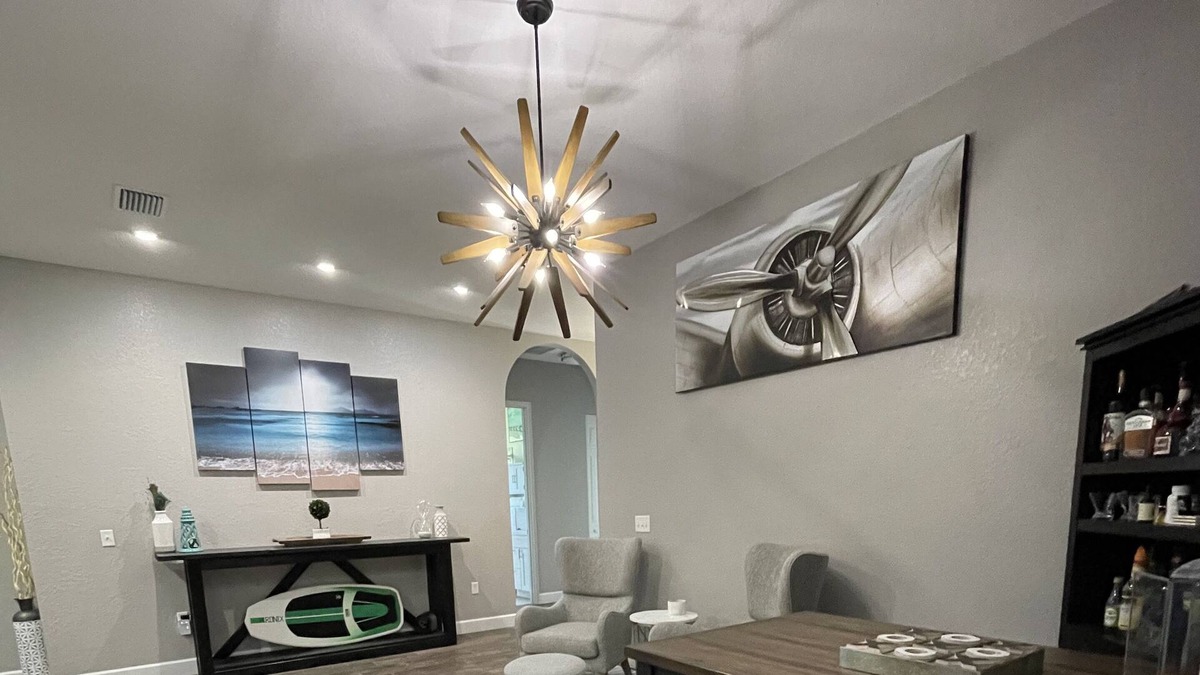 Candler House | Modern Clean Lake Weir Home - Close to Villages - Monthly Rentals Available