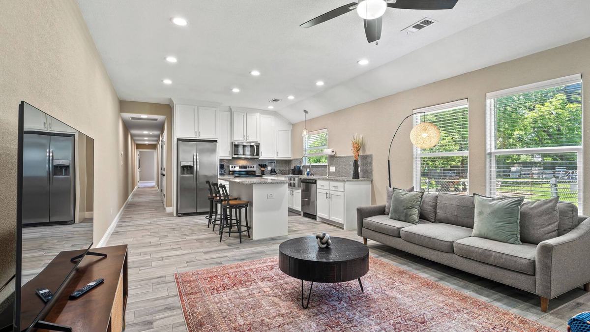Sherman Apartment | Modern Clean, Near Austin College & Fully Equipped