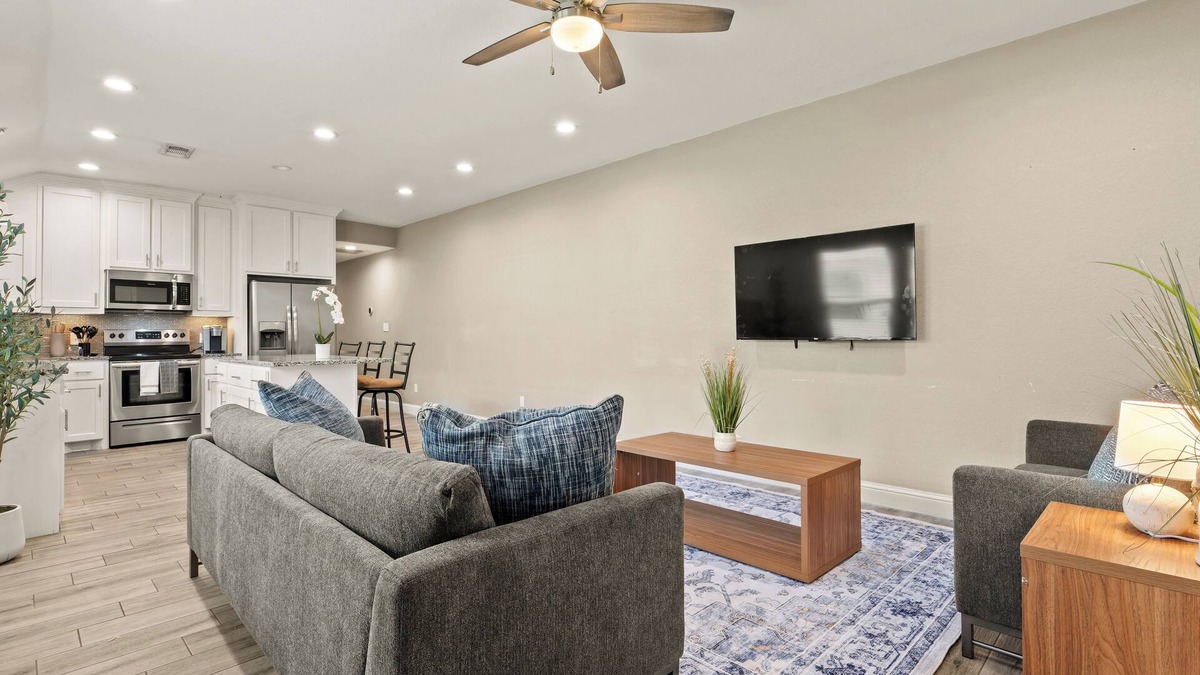 Sherman Apartment | Modern Clean, Near Austin College & Fully Equipped