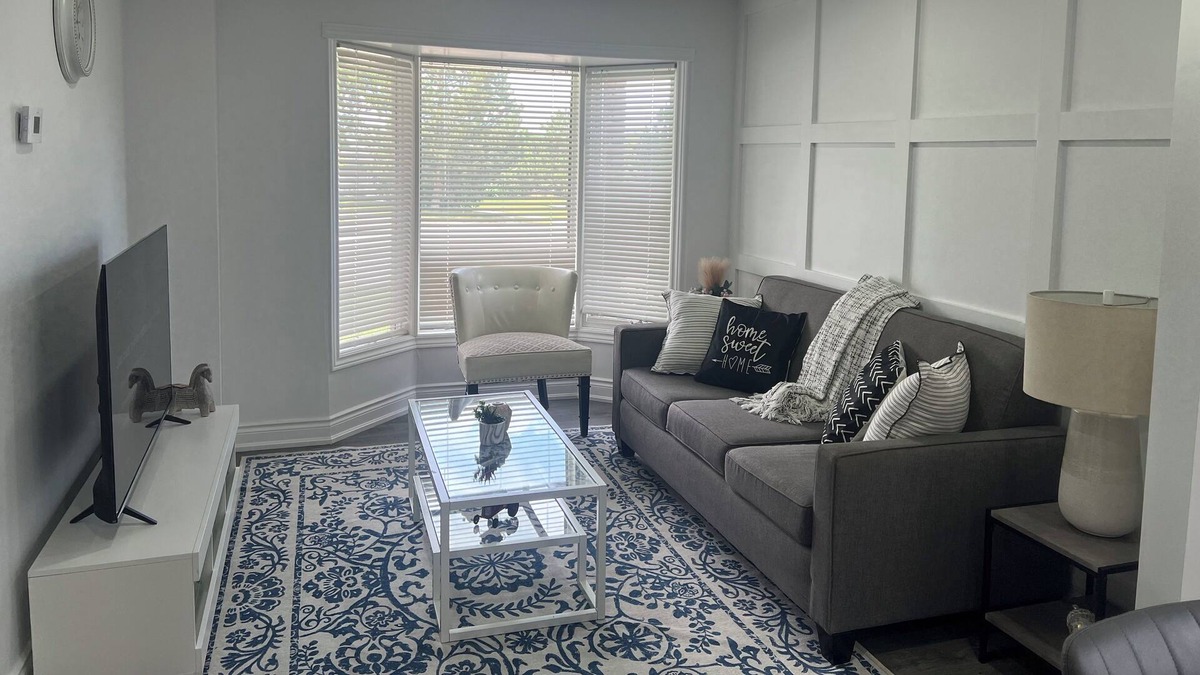 Barrie House | Modern,clean two floor house