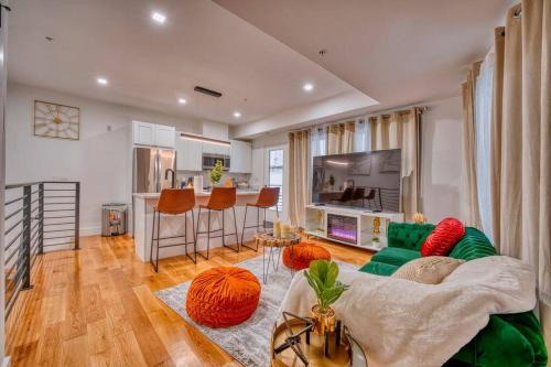 16th Street Heights Apartment | Modern & Colorful ~ 5* Location