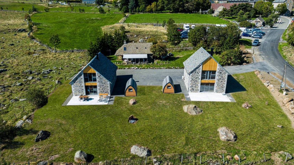 Saint-Chely-d'Aubrac Cottage | Modern, comfortable Buron in the heart of Aubrac