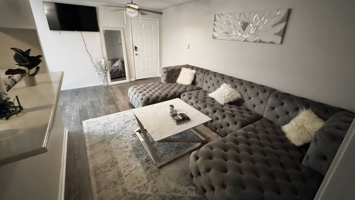 Medical Center District Apartment | Modern Comfort: 1 BR/Medical Center/Resort Style
