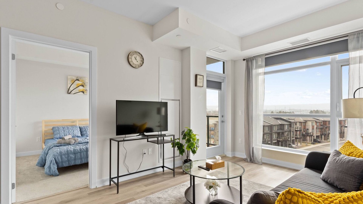 Stoney Creek Condo | Modern Comfort Condo ~ Stoney Creek ~ Hamilton