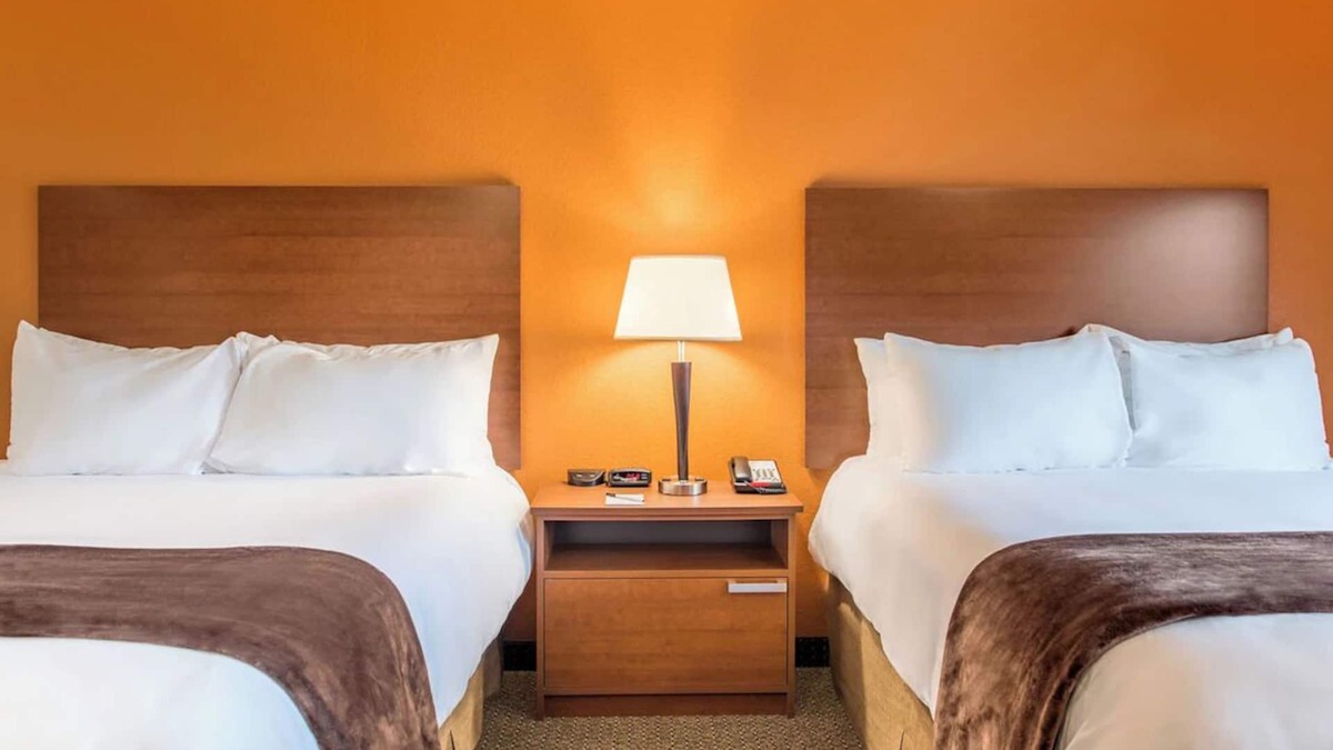 West Jordan Hotel | Modern Comfort! Full Kitchen | Near Jordan Landing– Shopping Just Steps Away!