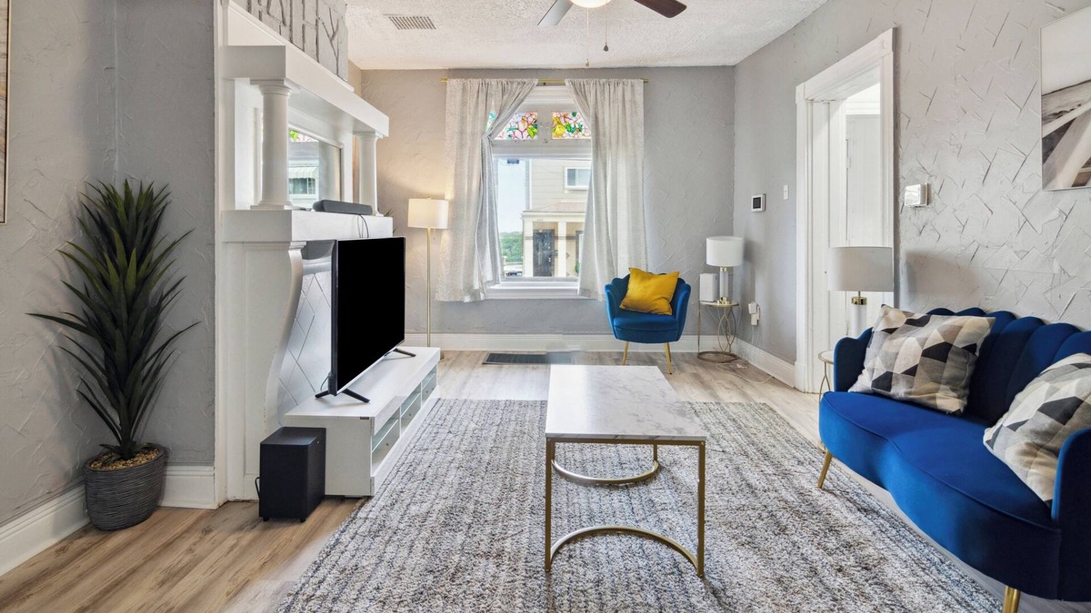 South Side Slopes House | Modern Comfort in a Charming Pittsburgh Retreat by Deity Villas