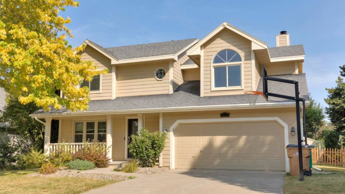 Clive Apartment | Modern Comfort in Des Moines` West Side 4BR/2.5BR