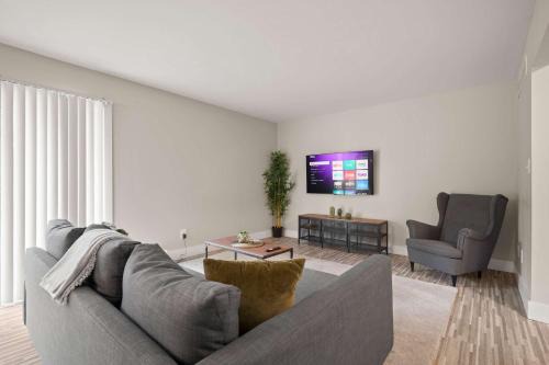 Rochester Apartment | Modern Comfort in Rochester Perfect Getaway
