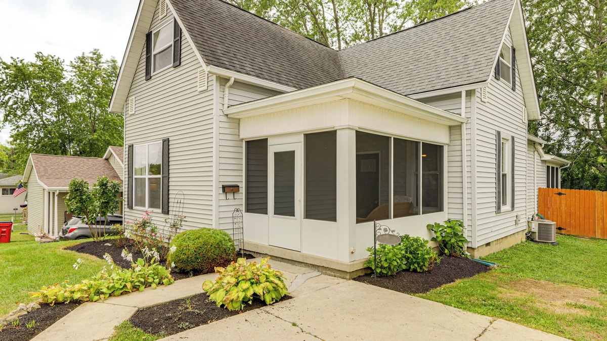 London House | Modern Comfort Near Columbus: Home w/Yard & Porch