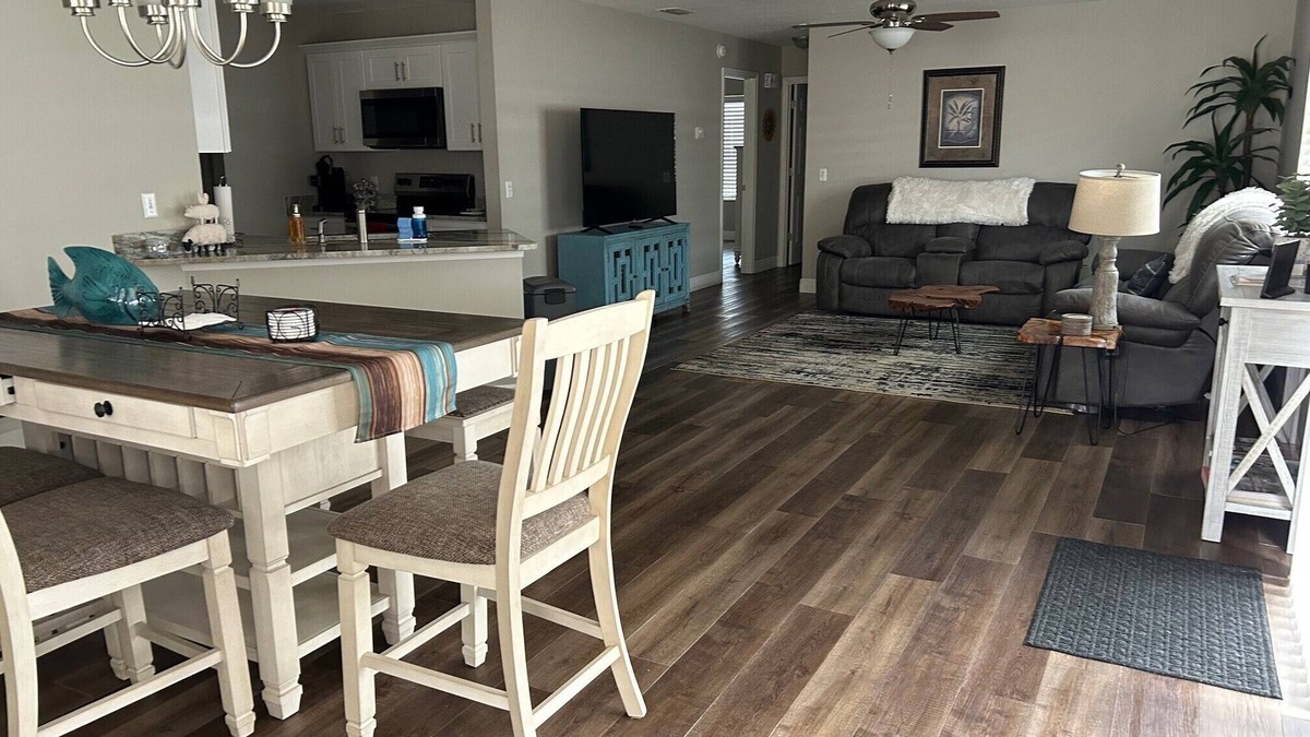 Santo Domingo House | Modern Comfort & Prime Location in The Villages – Golf Cart Included!