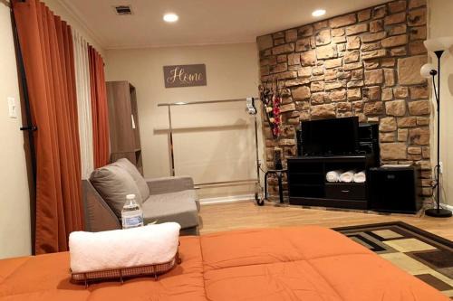 Hybla Valley House | Modern Comfort Stays