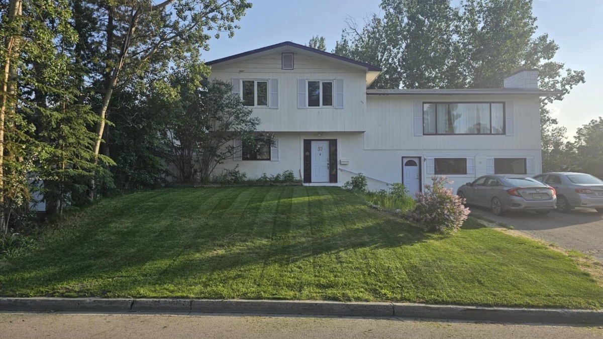 Whitehorse House | Modern comfort: Stylish suite in a prime location. Close to schools and hospital