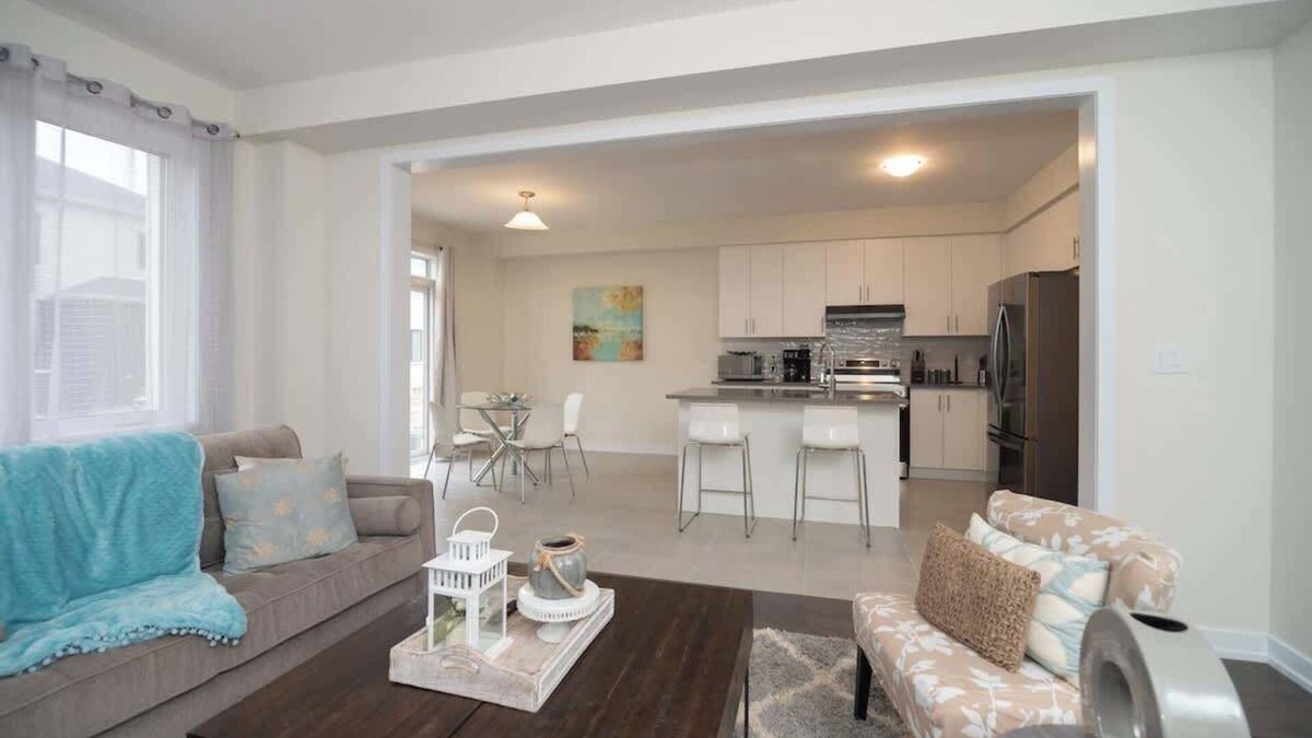 Thorold House | Modern Comfort w/5 BEDS close to Welland