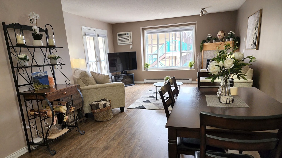 Okanagan-Similkameen Condo | Modern Comfortable Retreat Near All the Gems of the Sunny Okanagan
